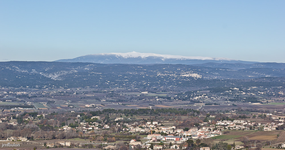 olv-147-2.jpg - Vue vers le Nord, les Monts du Vaucluse et le majestueux Ventoux.