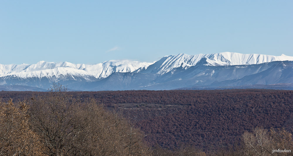 paysages-cereste-10-2.jpg - Vue sur le massif des Trois Evêvhés entre Digne et Barcelonnette depuis la route de Reillanne à Banon