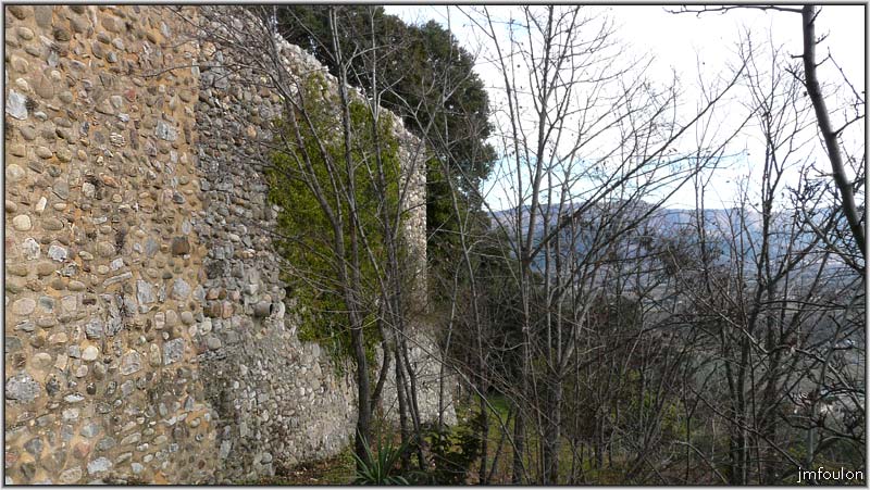 peipin-chateau-16web.jpg - Vestiges du château - Rempart  ouest