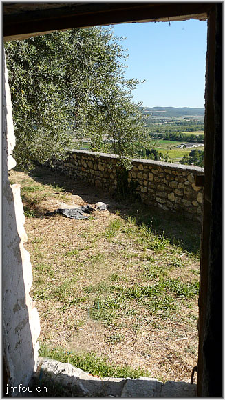 chateau-41web.jpg - Vue depuis la porte de la tour sud-ouest
