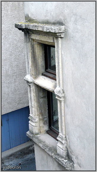 peyruis-22web.jpg - Fenêtre à meneau (XVème)
