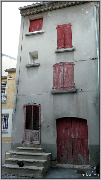 peyruis-31web.jpg - Curieuse façade
