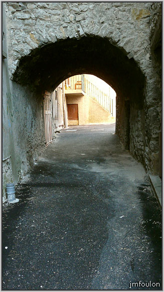 peyruis-49web.jpg - Autre passage couvert