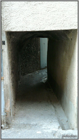 peyruis-51web.jpg - Autre passage couvert