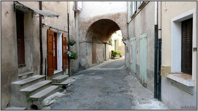 peyruis-54web.jpg - Rue de la Juiverie. Cette rue regroupait la plus grande partie des commerces et l'atelier du maréchal-ferrant
