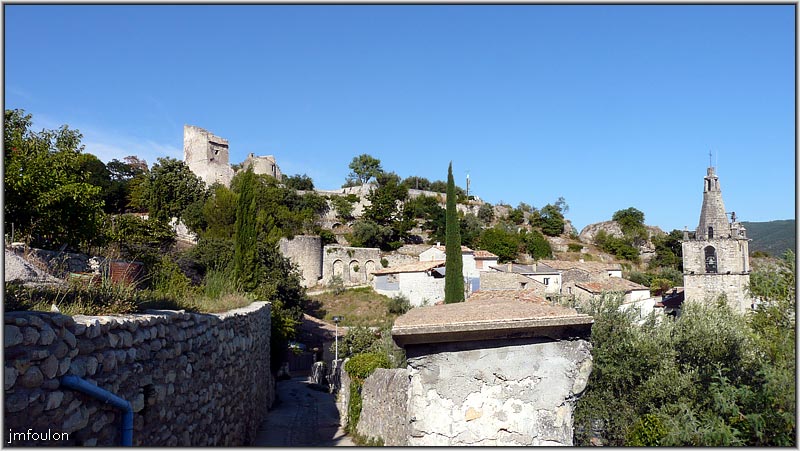 peyruis-vues16web.jpg - Vue sur le village et le château depuis la ruelle du crouton