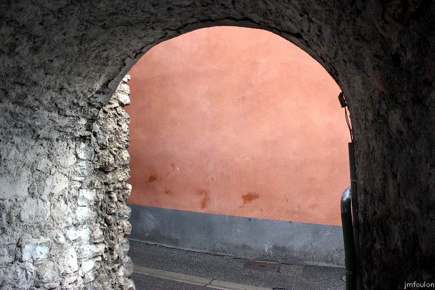 remollon-45web.jpg - Remollon la Bourgade -  Passage couvert  rue du Général Colomb