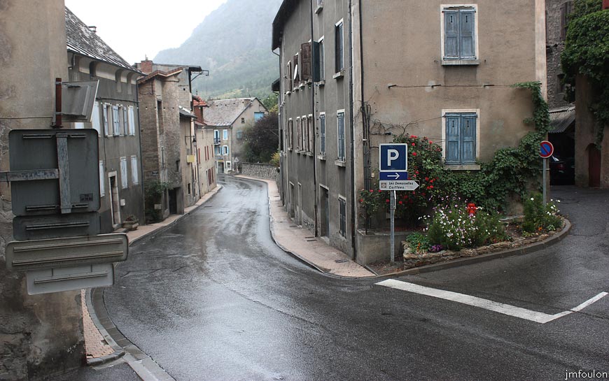 remollon-57web.jpg - Remollon la Bourgade -  Nous sortons de cette rue et allons traverser la D 900b