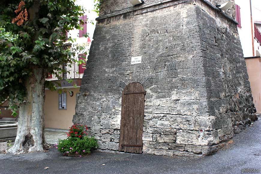 remollon-62web.jpg - Remollon la Bourgade - Base du clocher de l'ex-église St Pierre (XVIe siècle)