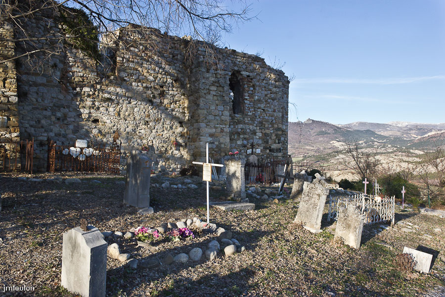 eglise-st-clement-032-2.jpg - Salignac -  Eglise Saint Clément  - Autre vue du cimetière