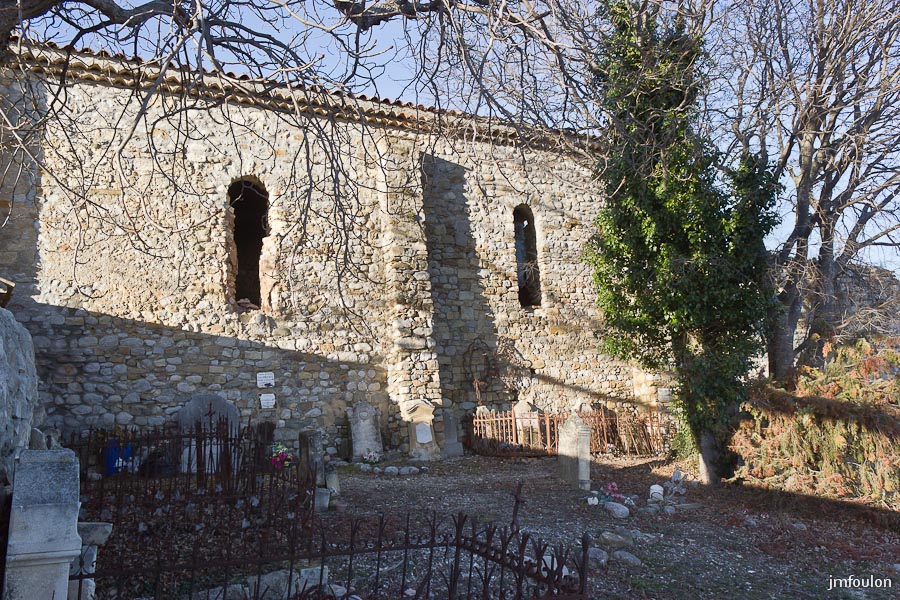 eglise-st-clement-034-2.jpg - Salignac -  Eglise Saint Clément  - Autre vue du cimetière et façade Sud de l'église