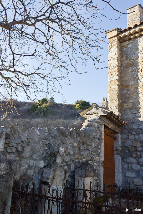 eglise-st-clement-036-2.jpg - Salignac -  Eglise Saint Clément  - Autre vue du cimetière