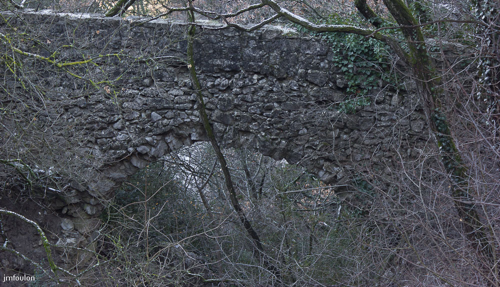 tr-baume-014-2.jpg - Les vestiges de l'ancien pont de l'Artilleur quelques mètres plus à l'Ouest