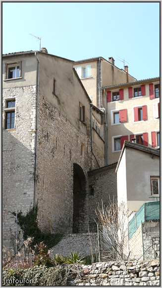 rue-ft-chaude-01web.jpg - Porte de Fonts Chaudes - Une des portes qui protégeait la ville