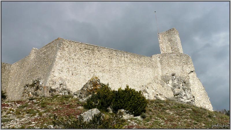citadelle-ext-18web.jpg - Citadelle Extérieur Ouest - Les murs nord-ouest et sud-ouest du bastion du Buech et le chemin de ronde