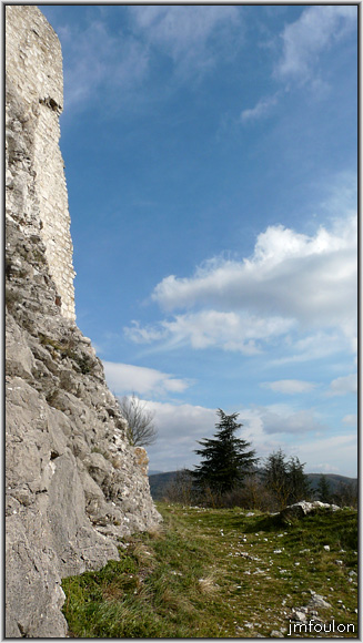 citadelle-ext-22web.jpg - Citadelle Extérieur Ouest - Une partie du chemin qui permet de cheminer au pied de la citadelle à l'ouest et au sud