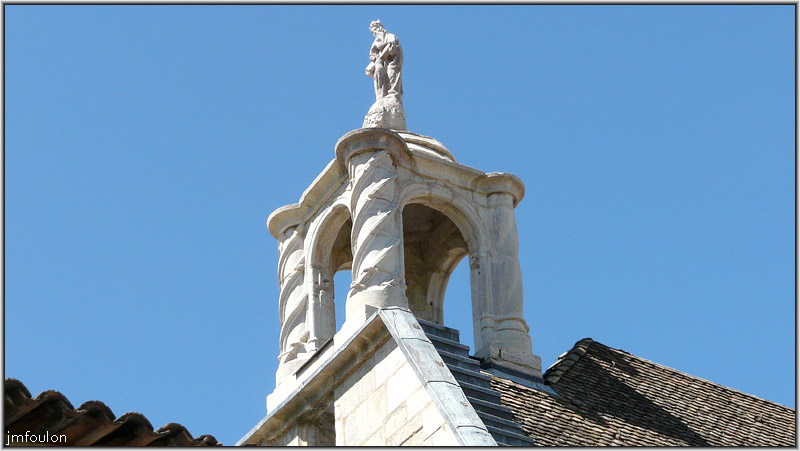 tallard-chateau-19web.jpg - Partie haute de la chapelle et statue de St Jean de la Trinité