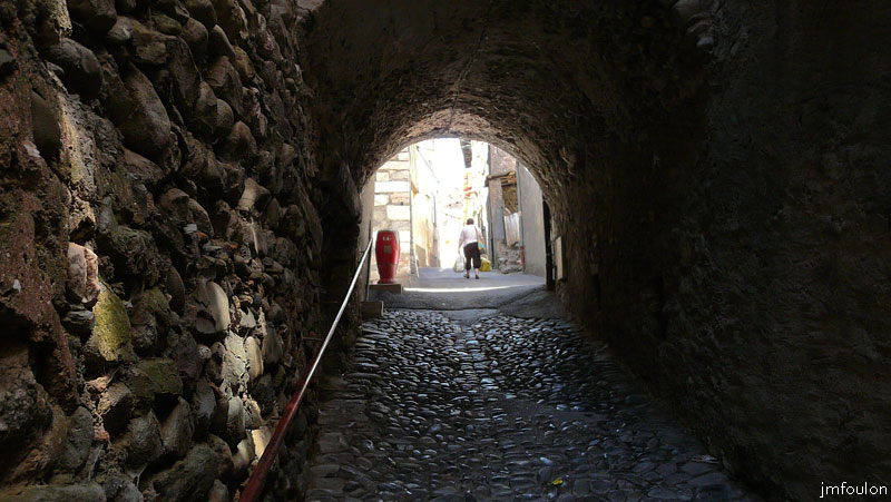 tallard-75web.jpg - Porte Durance - Sortie dans le Bourg