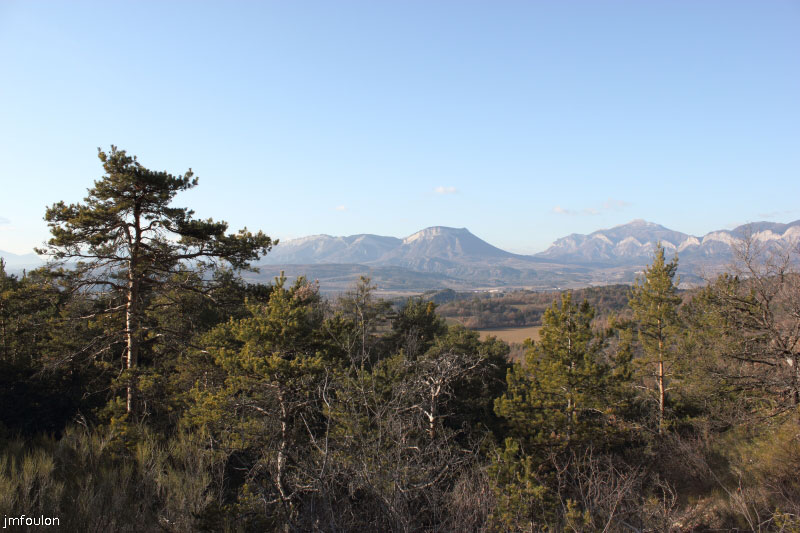 theze-tour-chenes_063.JPG - Autre vue vers le Nord/Est