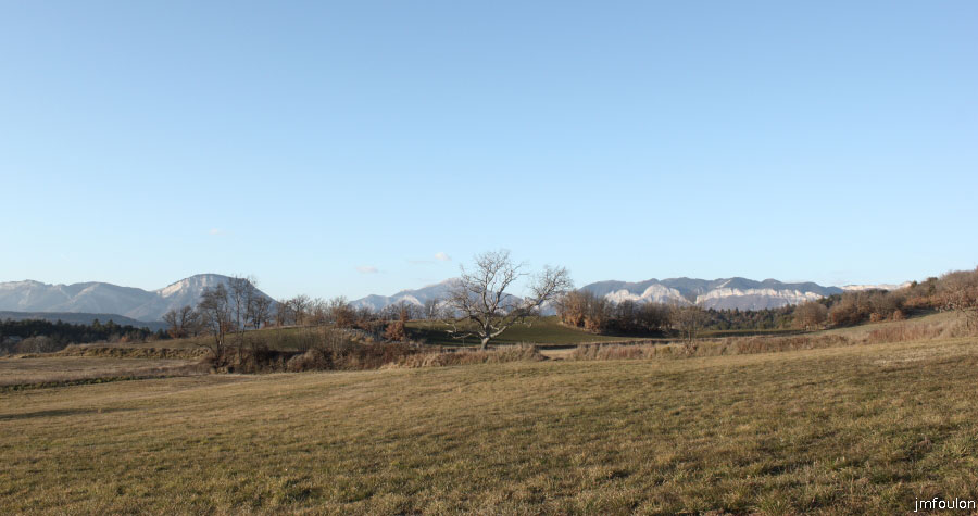 theze-tour-chenes_074.JPG - Vue vers le Nord depuis le Pita