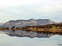 Lac de Mison (Alpes de Haute Provence)  Vue vers le Nord/Est depuis la rive Ouest