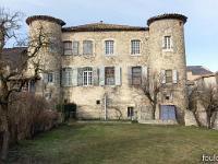 Lachau  Le château (Nord) - Il était la propriété des La Tour-Gouvernet jusqu'à la Révolution Française. Il s'agit d'un relais de chasse construit au XVe siècle, et remanié au XVIIIe siècle.