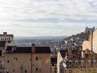 Lyon - 3 janvier 2024  Lyon - Croix-Rousse - Au loin, les monts du Lyonnais ...
