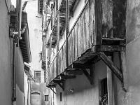 Lyon  Quartier Saint Georges - Impase Turquet dans laquelle se trouve encore un rare témoignage médiéval, les balcons de bois.