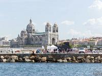Marseille-Vieux Port - Frioul  Cathédrale de la Major et équipe de tournage