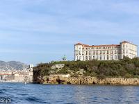 Marseille-Vieux Port - Frioul  La palais du Pharo en entrant dans le Vieux Port
