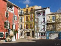 Martigues - L'île  Place aux façades colorées