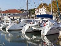 Martigues - L'île  Bateaux à quai dans le port de Ferrières