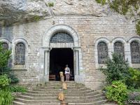 Grotte et couvent Sainte Marie Madeleine - Juin 2021  Entrée de la grotte