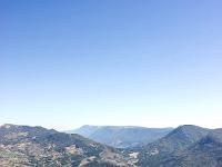 Montagne de Bergiès  Autre vue vers l'Est. Au loin, Lure et la vallée du Jabron ...