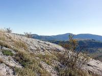 Montagne de Bergiès  Ici, une zone de lapiaz (phénomène d'érosion de la roche calcaire) ...