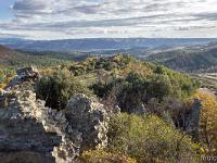 Paysages Ht Provence - Ht Alpes - Var - BDR  Châteauneuf Val St Donat - Vue sur les pénitents des Mées, la vallée de la Durance et le plateau de Valensile depuis le vieux village médiéval