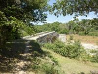 Pont Roman à Mane (04)  En arrivant depuis l'Ouest ...