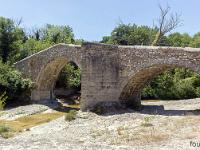 Pont Roman à Mane (04)  Les becs, ici le bec Sud au centre, ont été rajouté en 1626 ...