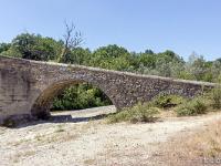 Pont Roman à Mane (04)  Ces deux arches à l'Est ont également été édifiées en 1626 en remplacement d'un remblai enmené lors d'une grosse crue de la rivière ...