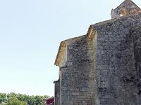 Salagon  A l'Est du prieuré ...