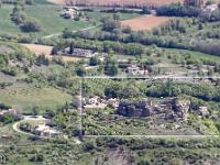 Pic et crête de Saint Cyr  les ruines du château médiéval de Mison (XIIe)