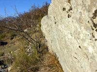 Entre Sisteron et le Col de Mézien  Ici se trouvent ça et la de gros rochers