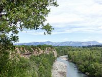 Sisteron 13/05/26  Ici à gauche, un bois coincé entre la falaise et la rivière ...