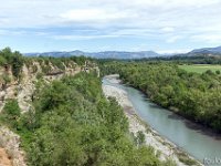Sisteron 13/05/26  Ici à gauche, un bois coincé entre la falaise et la rivière ...