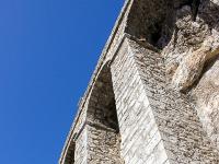 Citadelle de Sisteron  Vue sur les puissants piliers soutenant en partie la chapelle au Sud 2/2