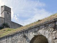 Citadelle de Sisteron  Les casemates (Est) et vue sur le donjon