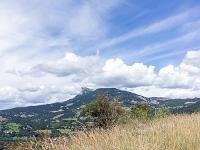 Collet - Champ Brancou - Paysages  Au loin au Nord/Est, la montagne de Gache (1357m) ...