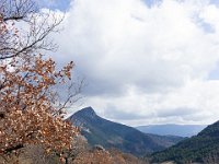 Sisteron - Le Collet mars 2026  Vue vers l'Est - Au loin, les crêtes de Vaumuse (1435 m), au second plan au centre, la montagne de la Baume (1147 m) ...