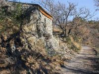 Sisteron - Route Napoléon  Un peu plus loin se trouve un cabanon récemment restauré