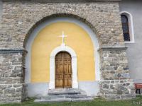 Saint Vincent les Forts (Ht Alpes)  Entrée de l'église au Sud